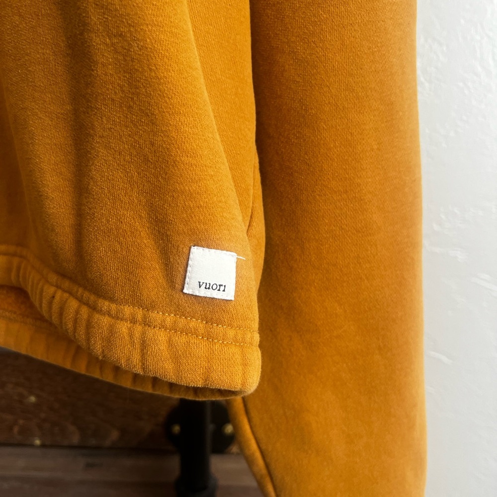 Vuori Golden Sweatshirt - Picture 2 of 4